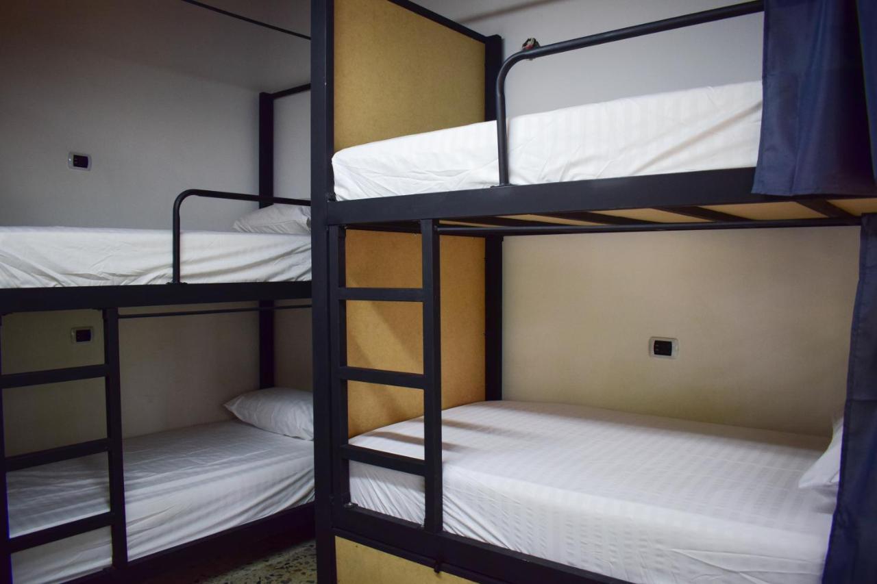 Area 51 Hostel Medellín Buitenkant foto