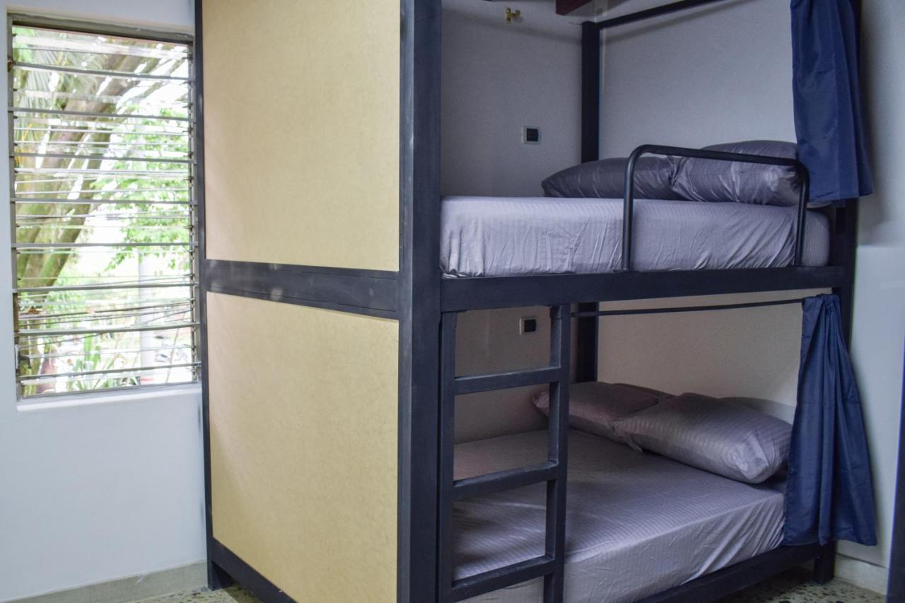 Area 51 Hostel Medellín Buitenkant foto